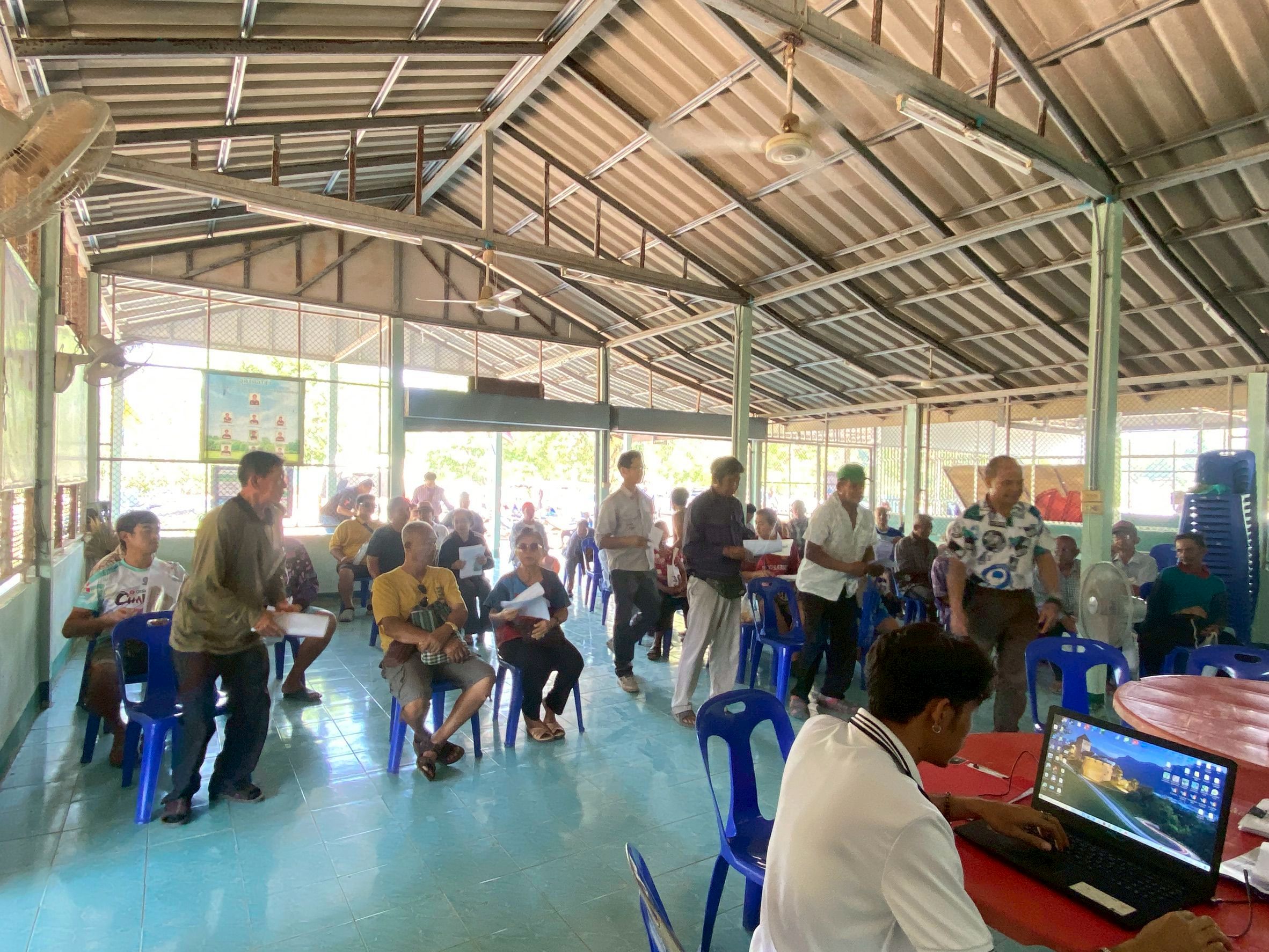 title - วันที่ 9 เมษายน 2569 นายวิทูล ประดิษฐบูญ ปฏิรูปที่ดินจังหวัดปราจีนบุรี มอบหมายให้ นายลิขิต ผันผ่อง หัวหน้าฝ่ายกฎหมาย พร้อมด้วย เจ้าหน้าที่ ส.ป.ก.ปราจีนบุรี ลงพื้นที่ออกหน่วยบริการเคลื่อนที่ “Mobile Unit”และบริการปรึกษาข้อกฎหมายที่เกี่ยวข้องกับการปฏิรูปที่ดิน ณ ตำบลแก่งดินสอ อำเภอนาดี จังหวัดปราจีนบุรี